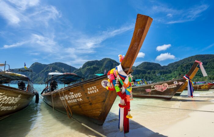 Long tail Boat